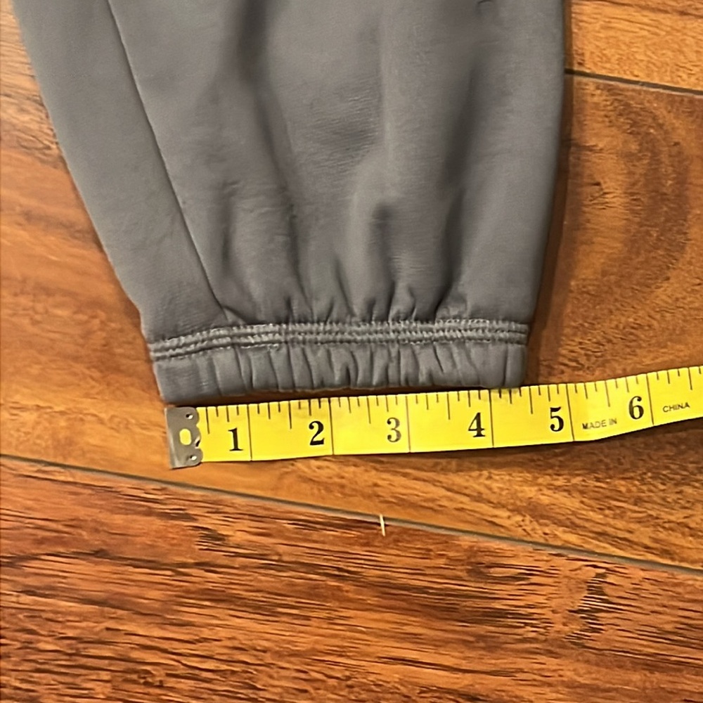 Under Armour Boys grey Sweatpants with Side Logo
Size Youth Large - Picture 7 of 9